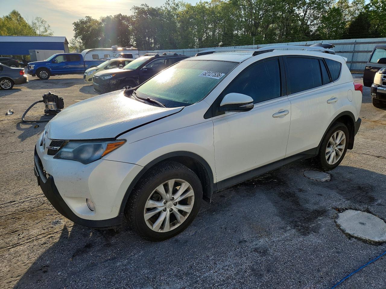 Salvage Toyota RAV4 Image