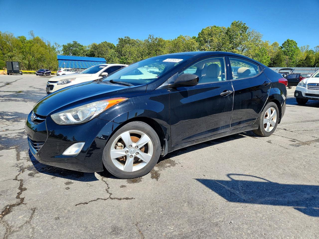 Salvage Hyundai ELANTRA Image