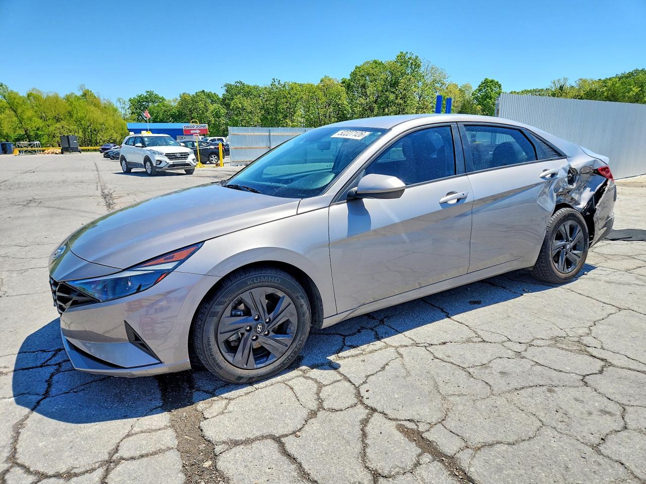 Salvage Hyundai ELANTRA Image