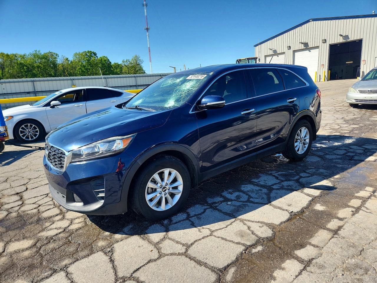 Salvage Kia Sorento Image