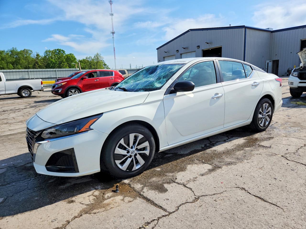 Salvage Nissan Altima Image