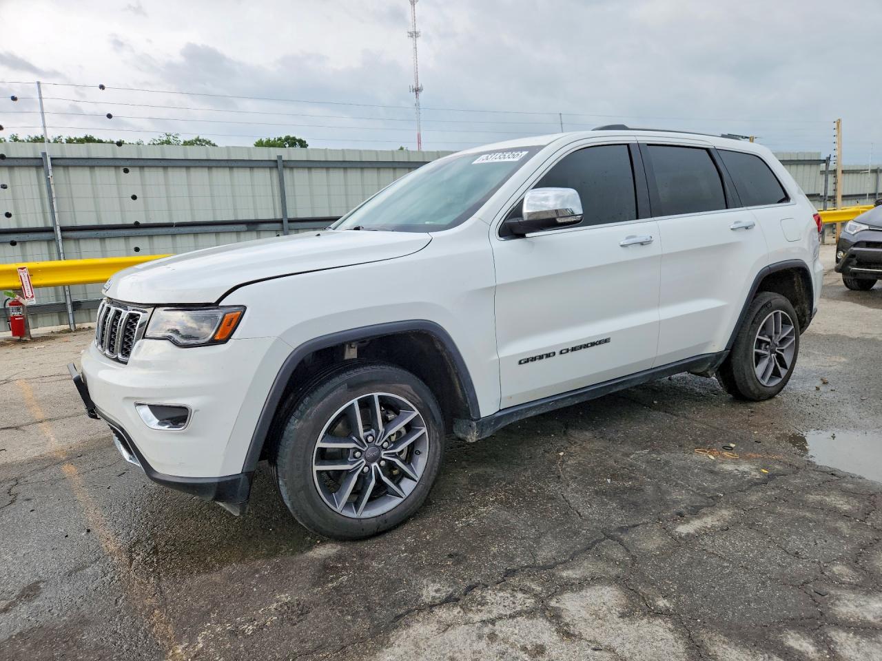 Salvage Jeep Cherokee Image