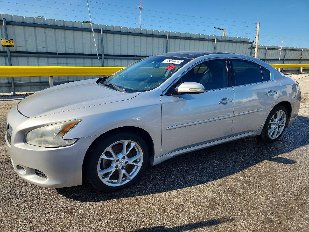 Salvage Nissan Maxima Image