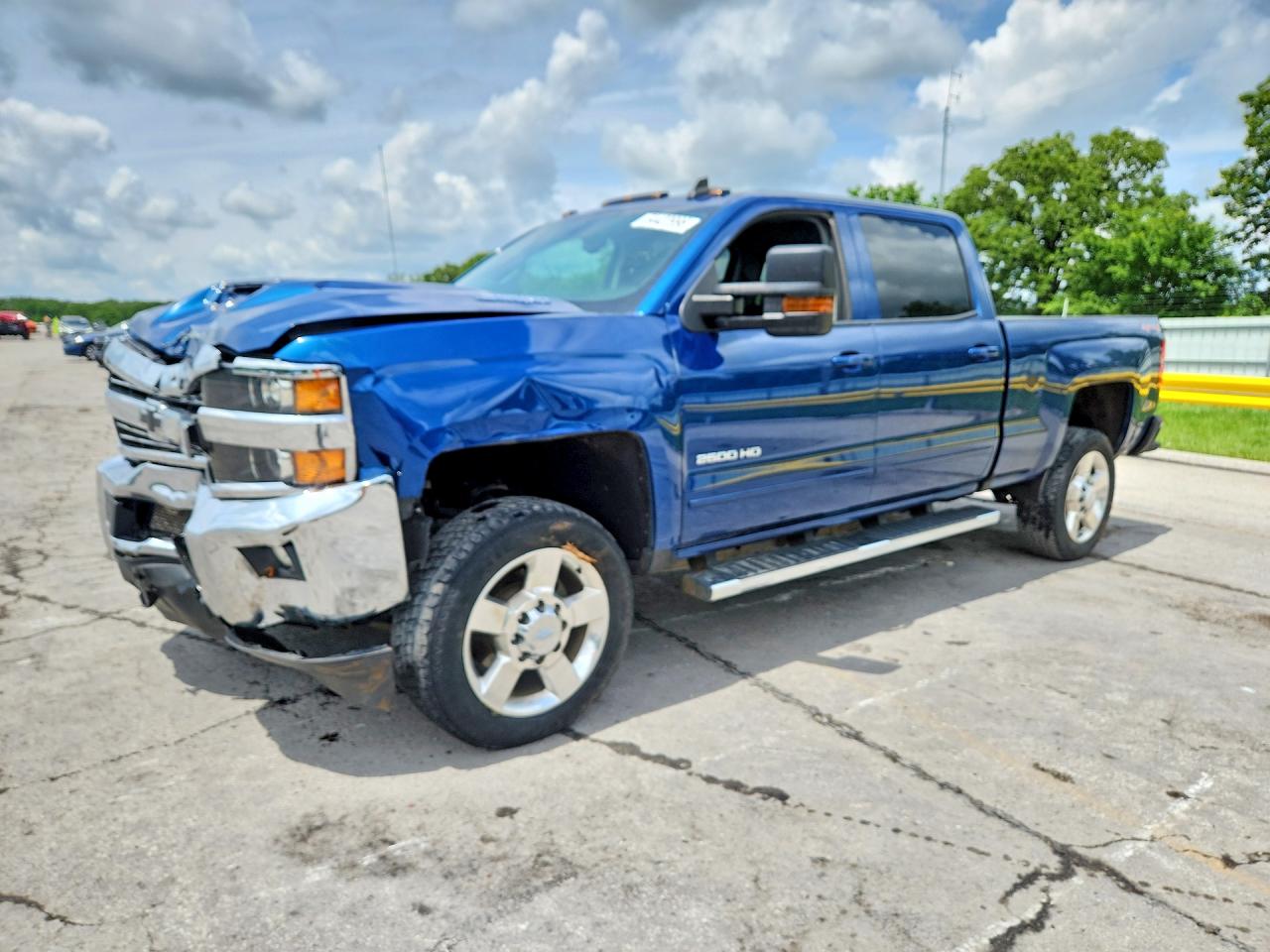 Salvage Chevrolet Silverado Image