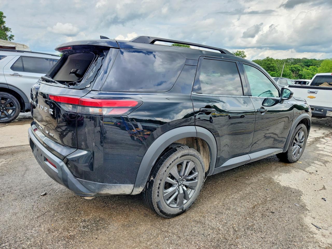 Nissan Pathfinder Sv