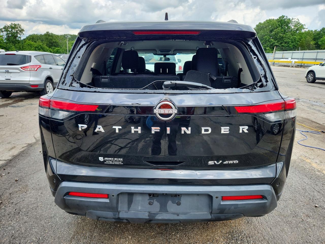 Nissan Pathfinder Sv