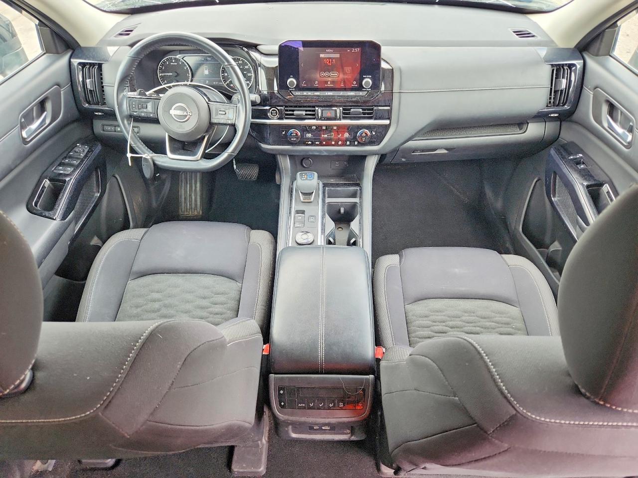Nissan Pathfinder Sv