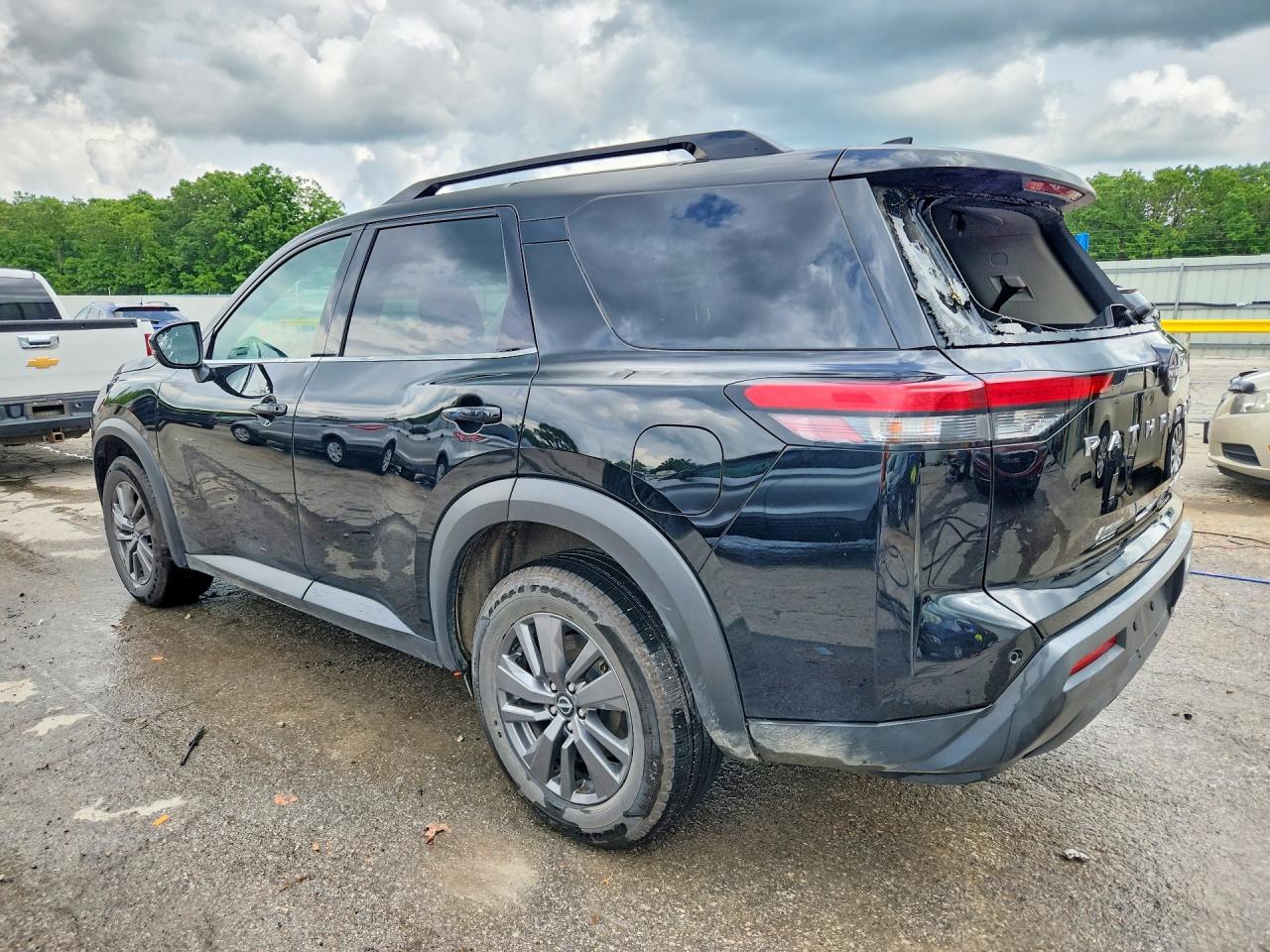 Nissan Pathfinder Sv