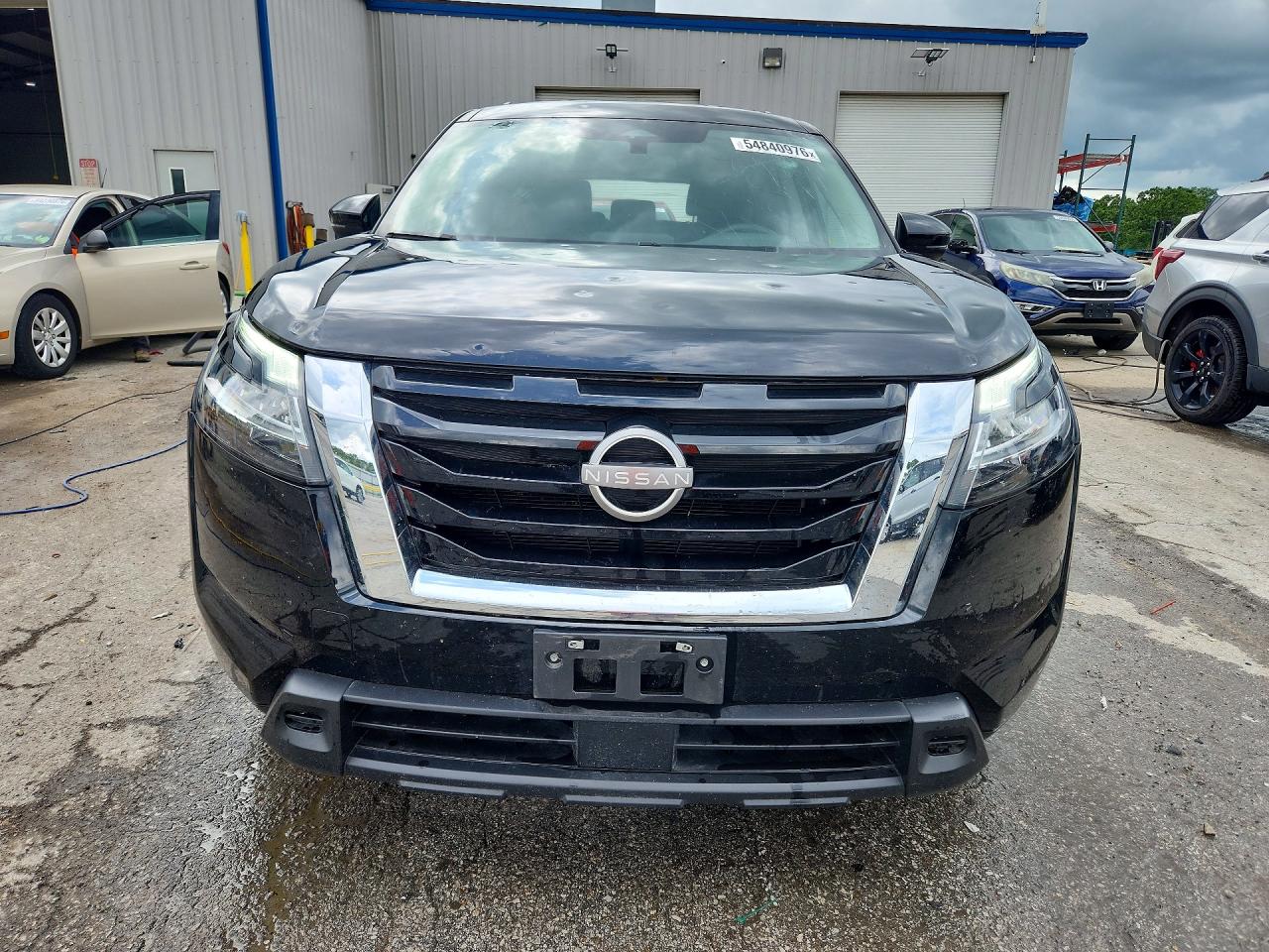 Nissan Pathfinder Sv