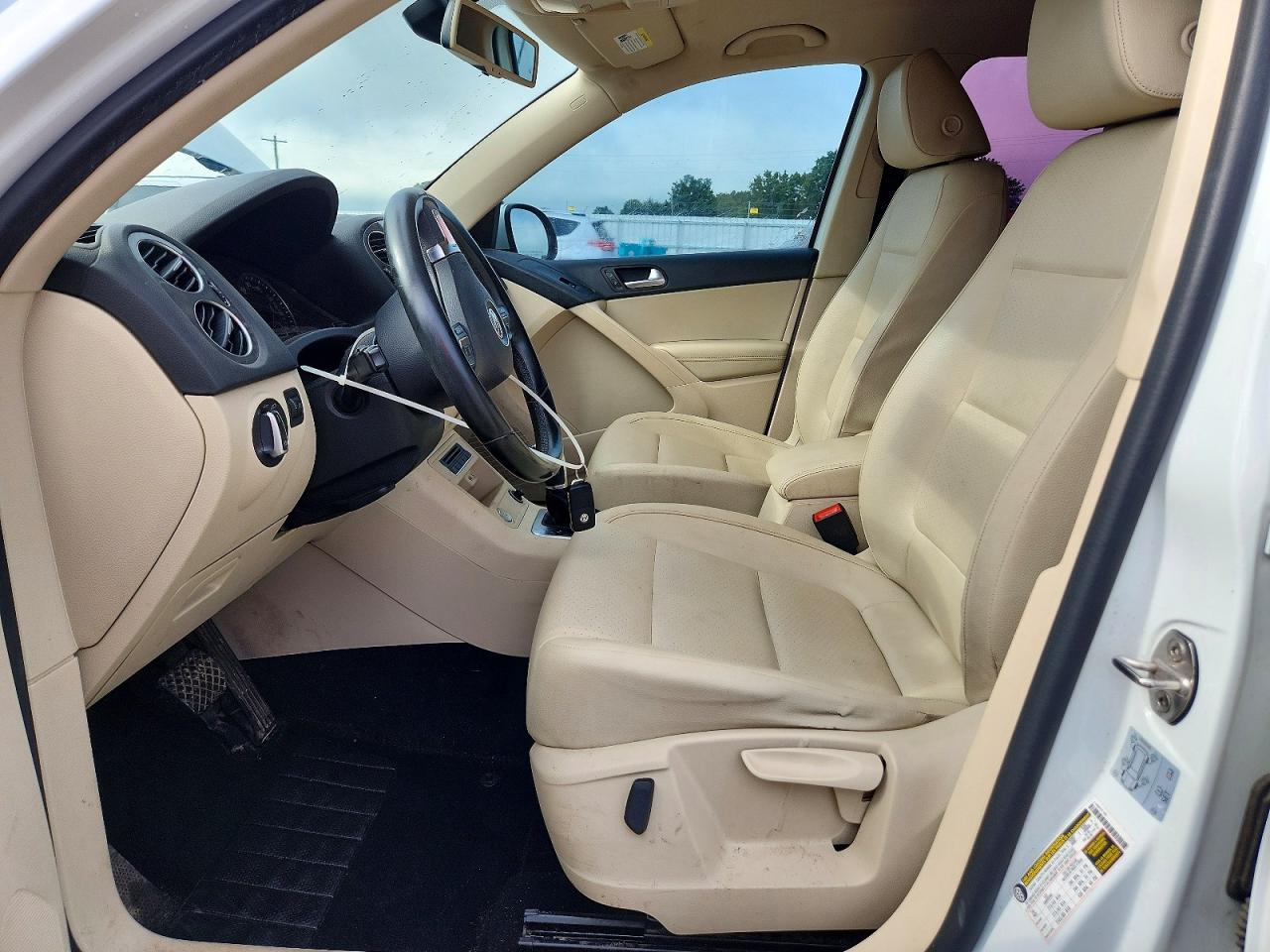 Volkswagen Tiguan S