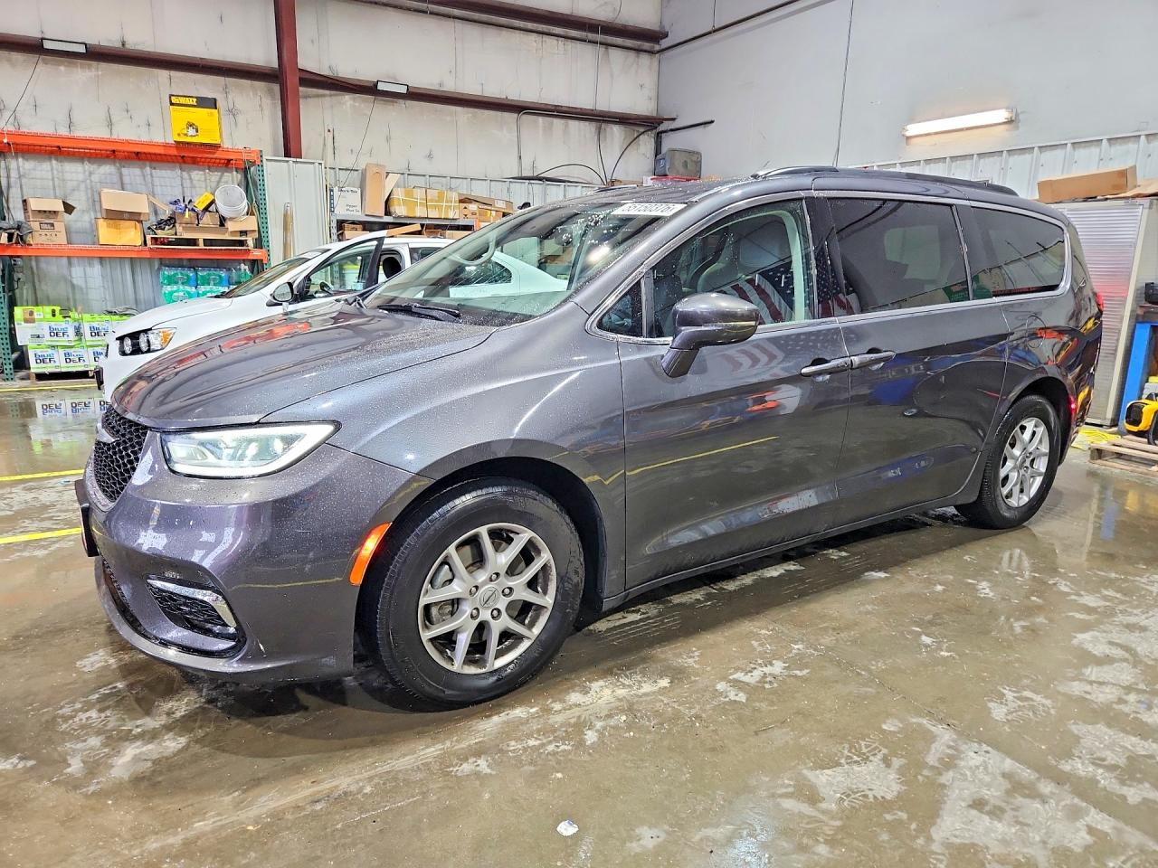 Salvage Chrysler Pacifica Image