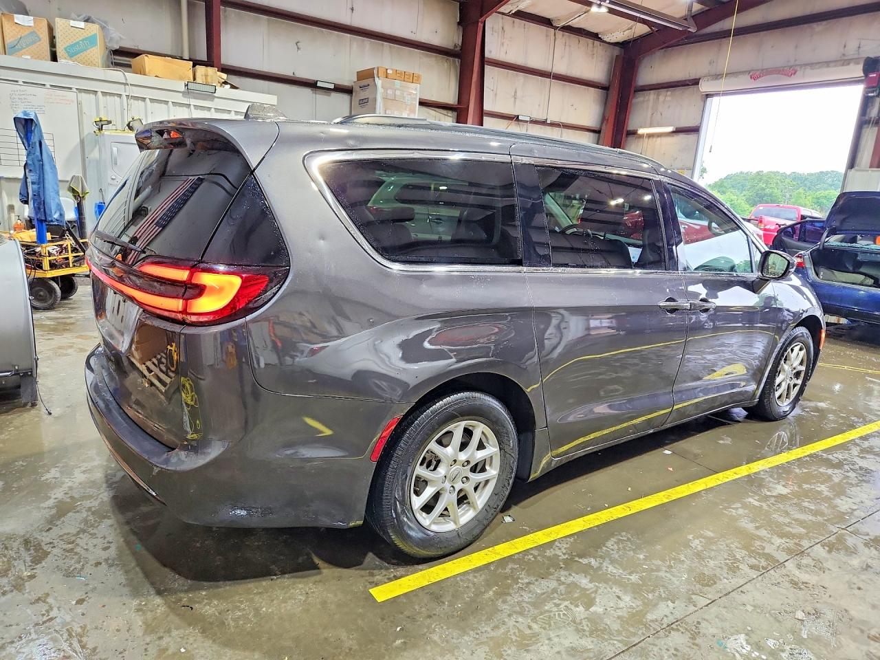 Chrysler Pacifica Touring L