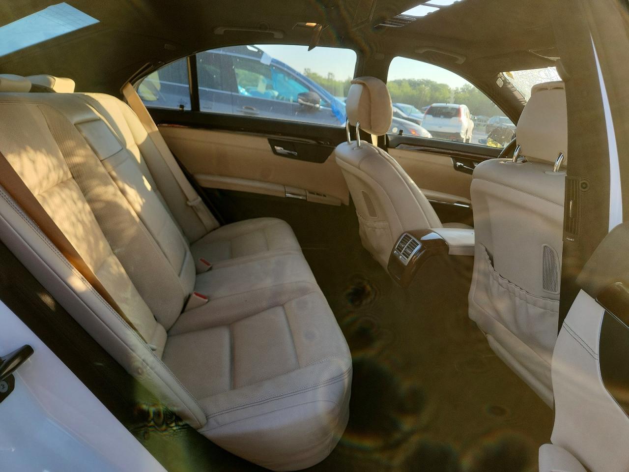 Mercedes-Benz S-Class 550