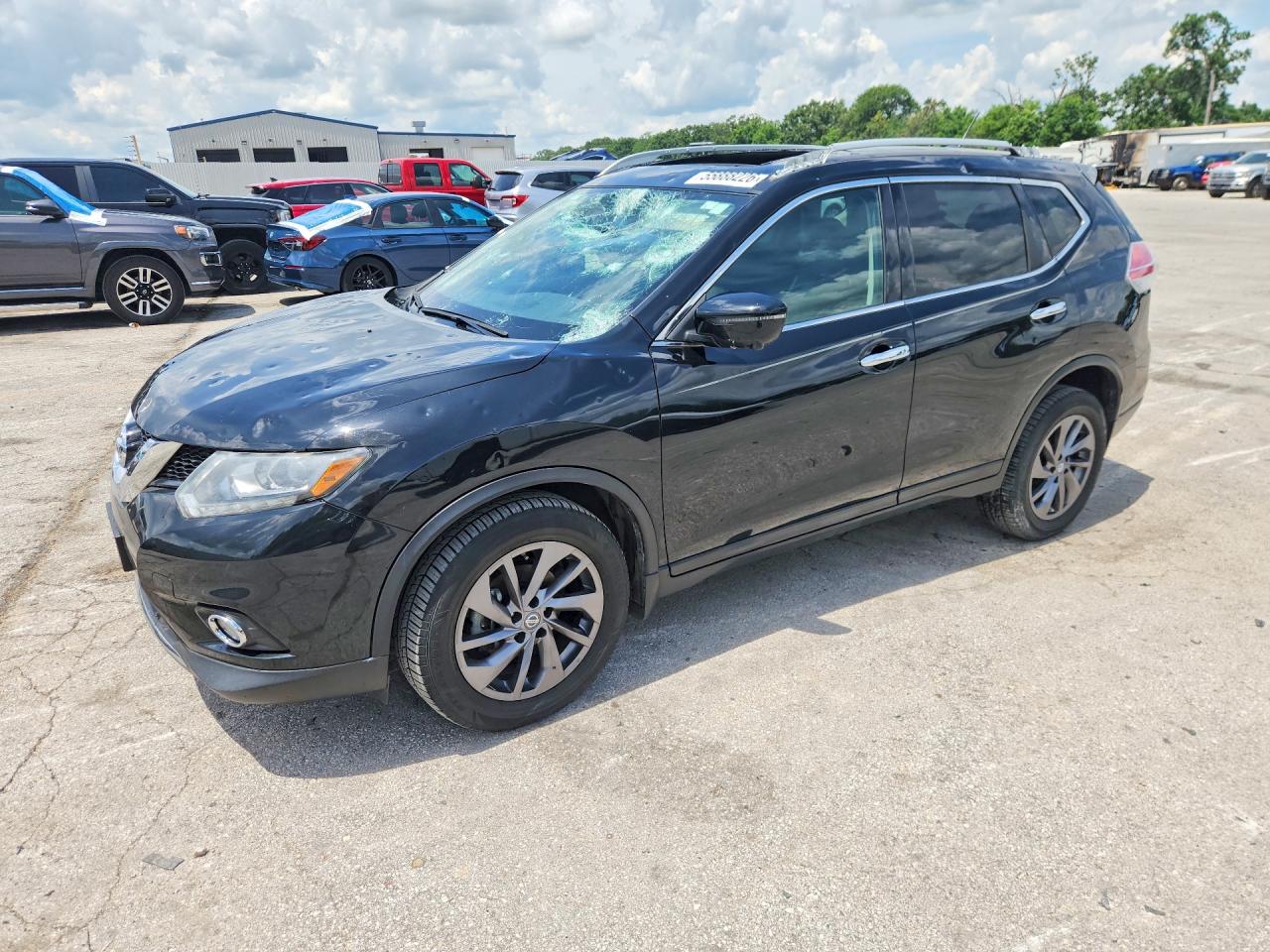 Salvage Nissan Rogue Image