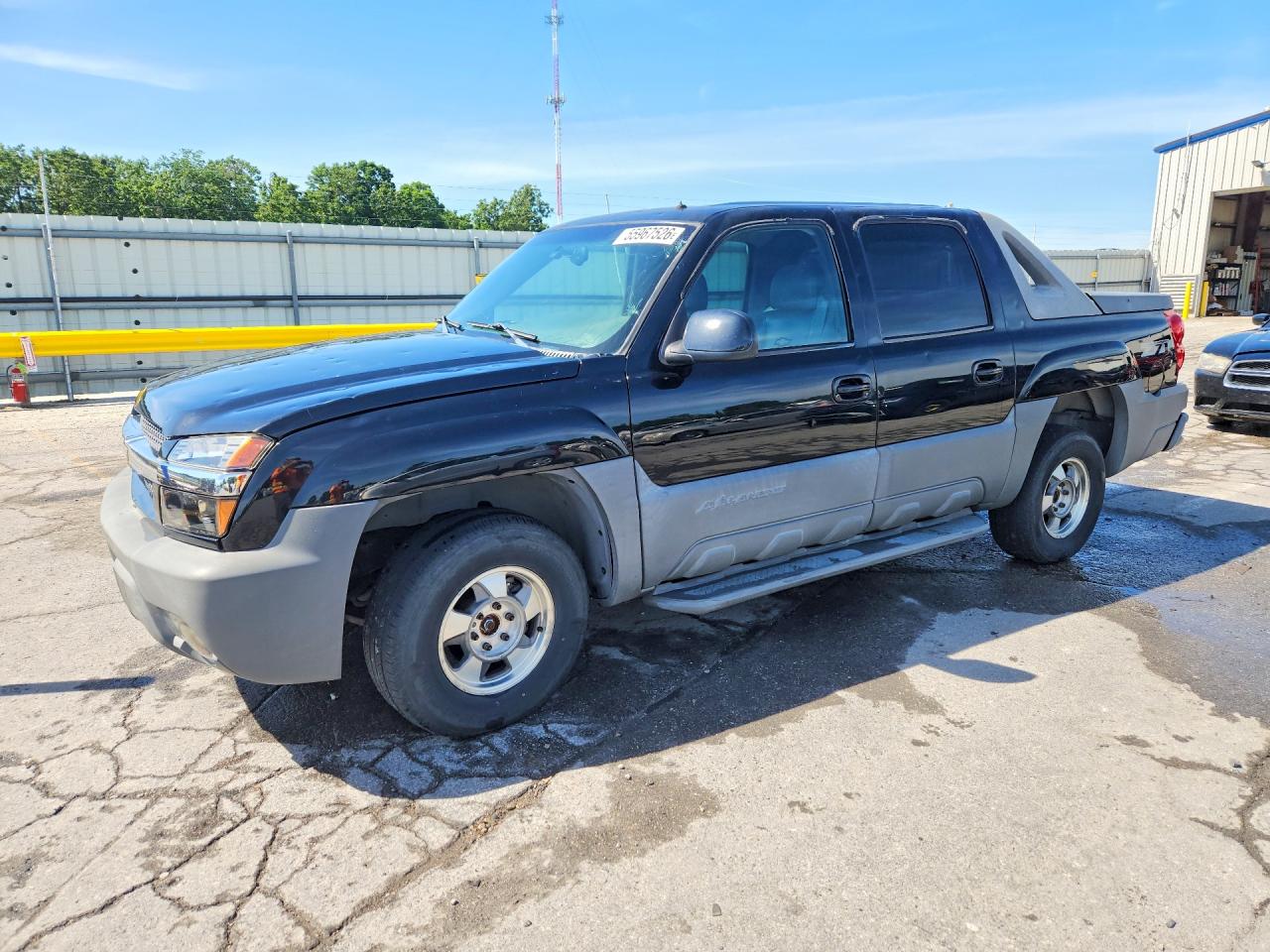 Salvage Chevrolet Avalanche Image