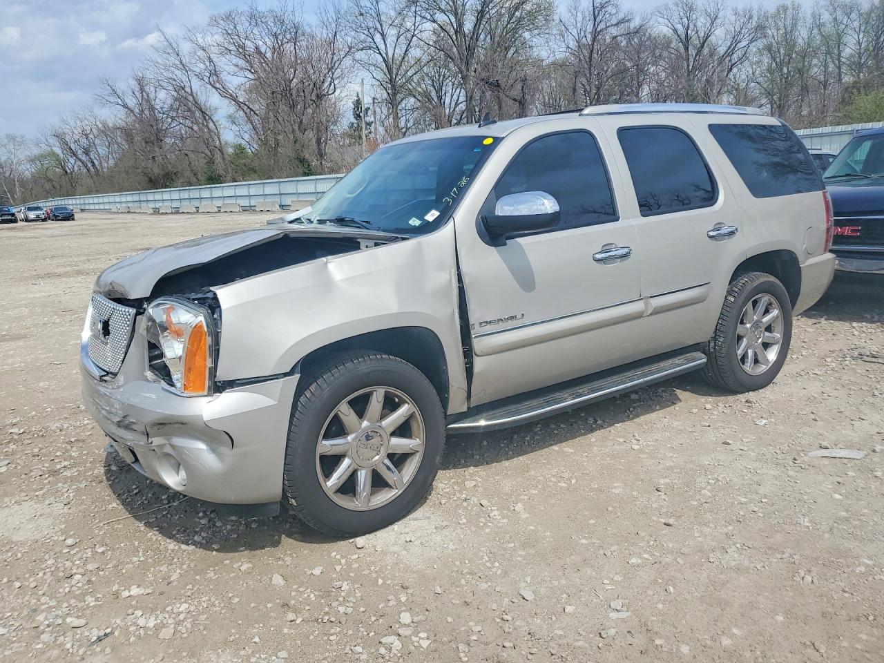 Salvage GMC Yukon Image