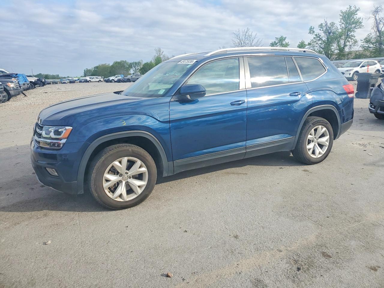 Salvage Volkswagen Atlas Image