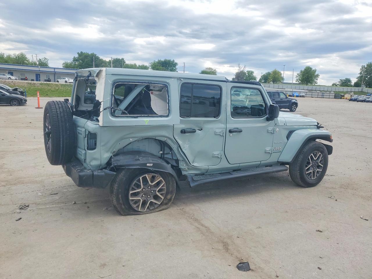 Jeep Wrangler Sahara