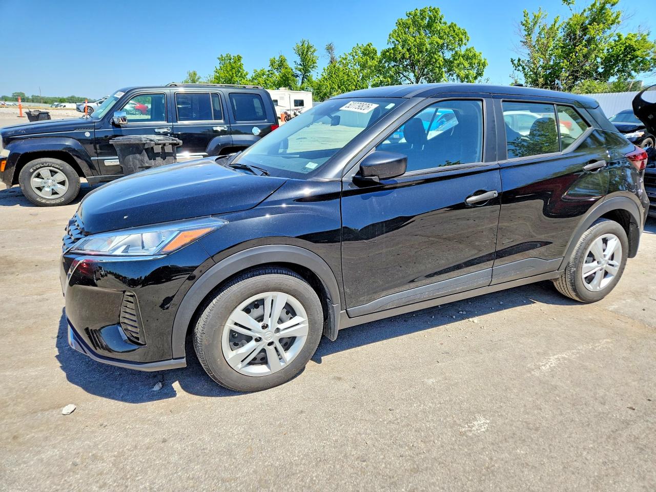 Salvage Nissan Kicks Image