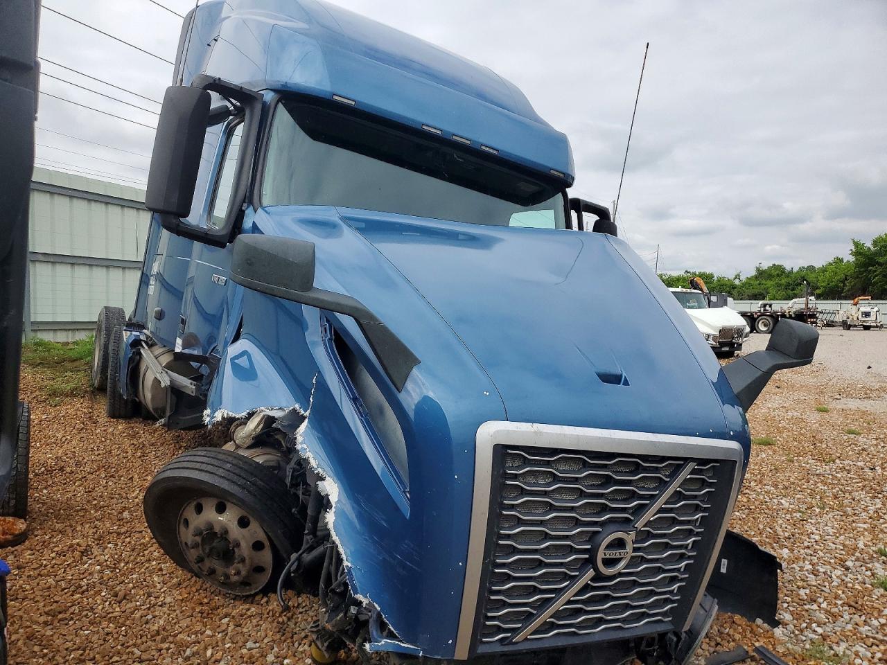 Salvage Volvo Vn Image