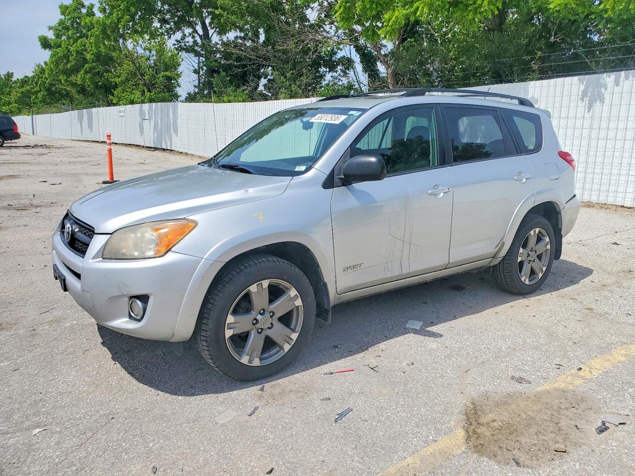 Salvage Toyota RAV4 Image