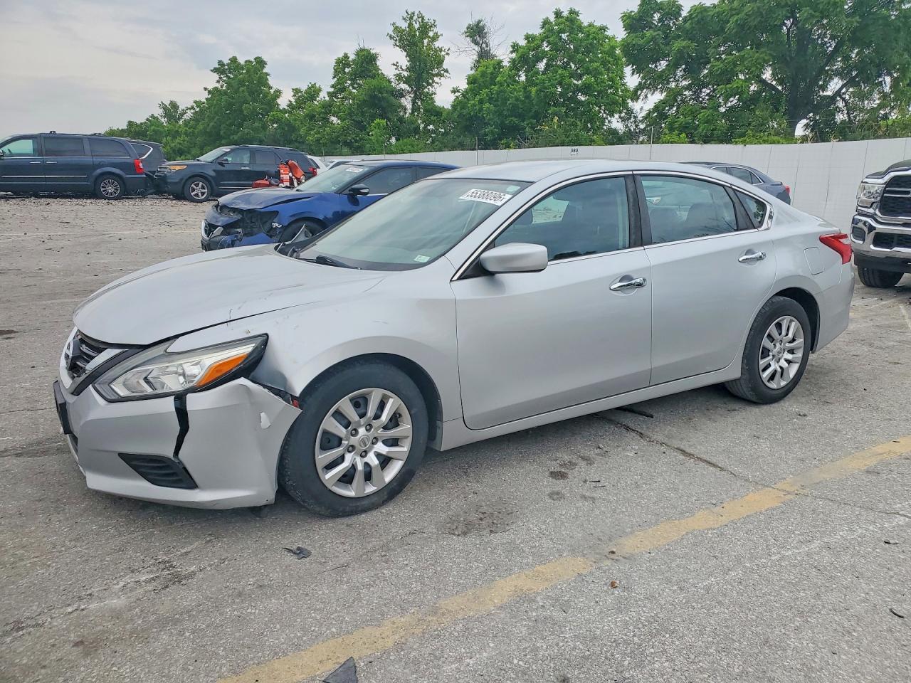 Salvage Nissan Altima Image