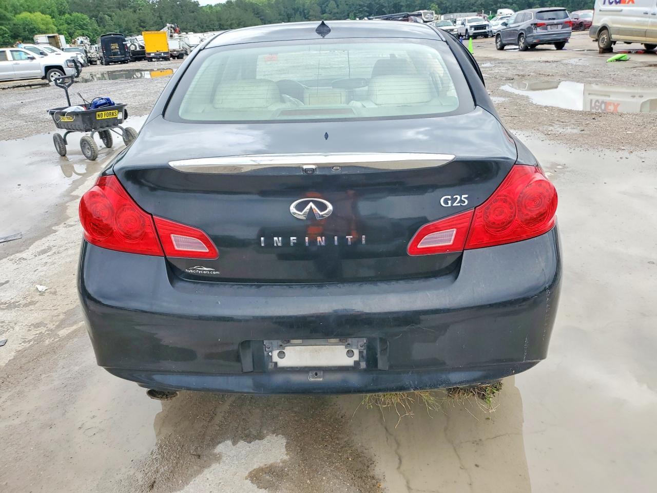 INFINITI G25 Base