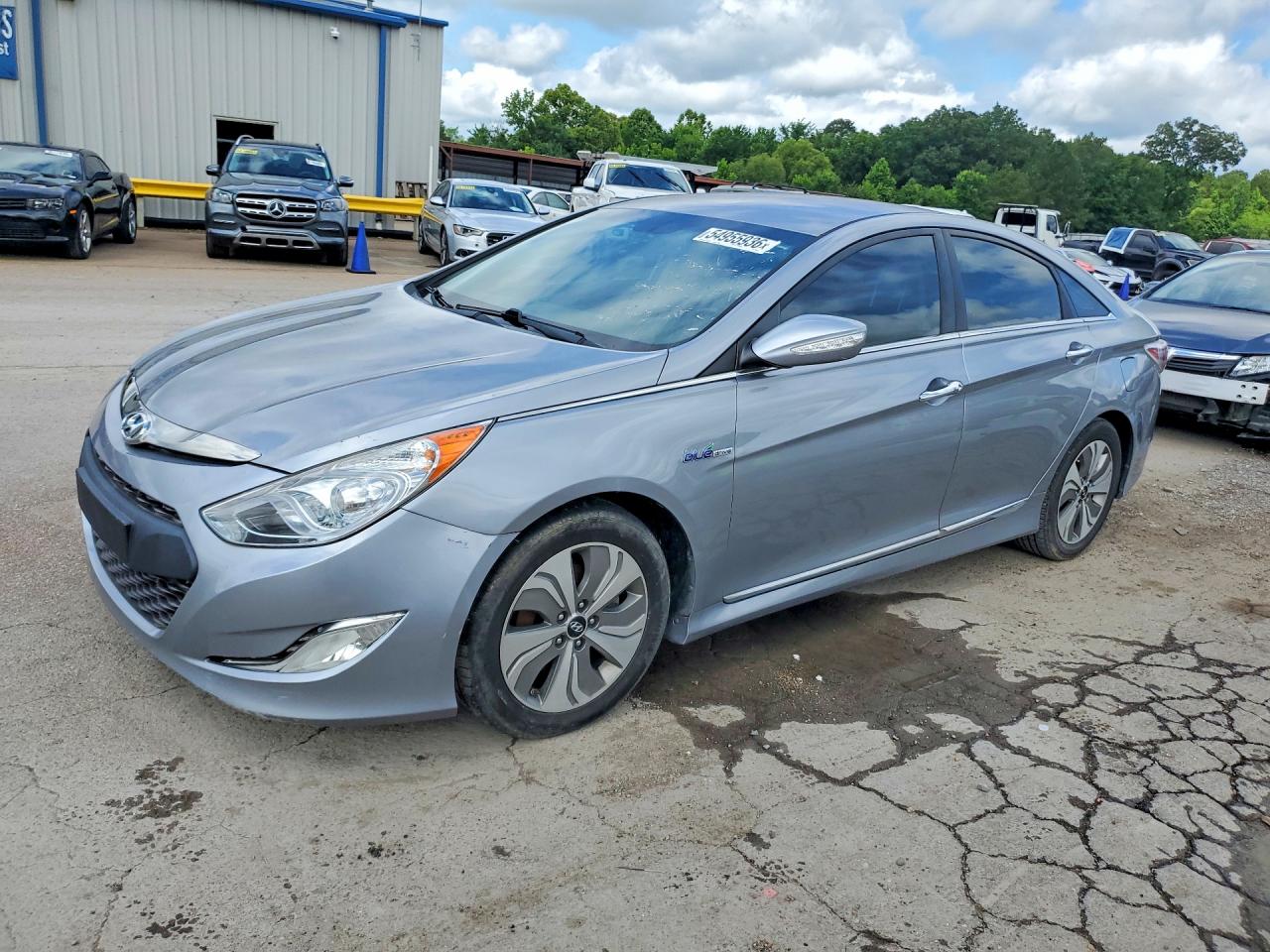 Salvage Hyundai SONATA Image