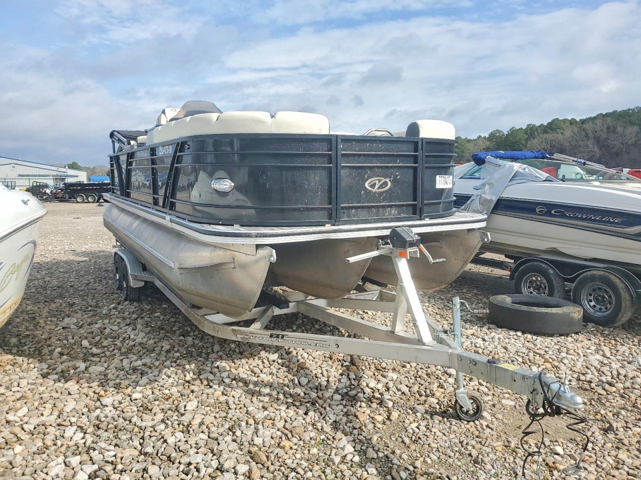 Salvage Xpre Boat Image
