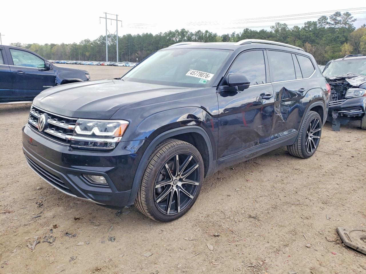 Salvage Volkswagen Atlas Image