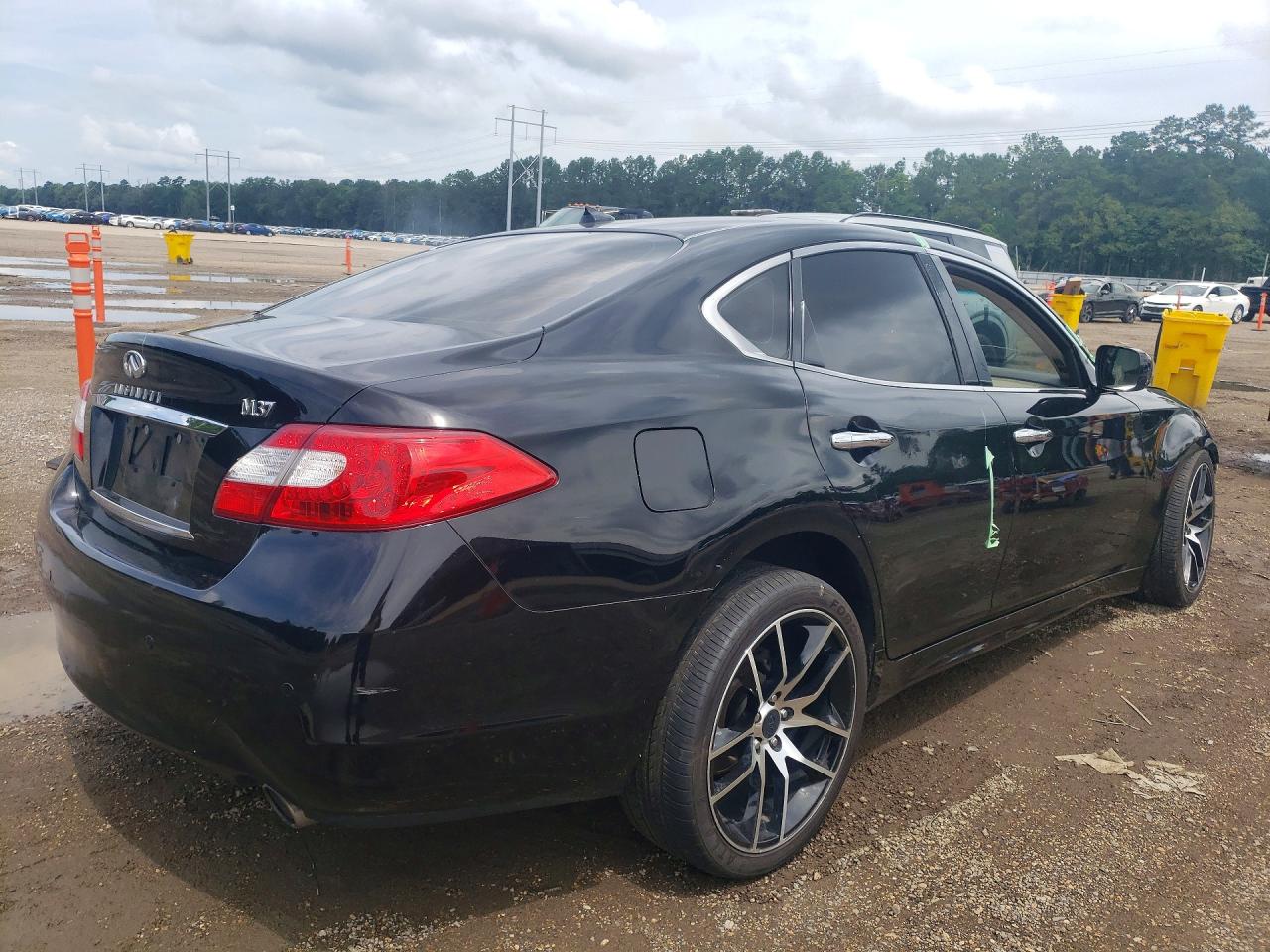 INFINITI M37 Base