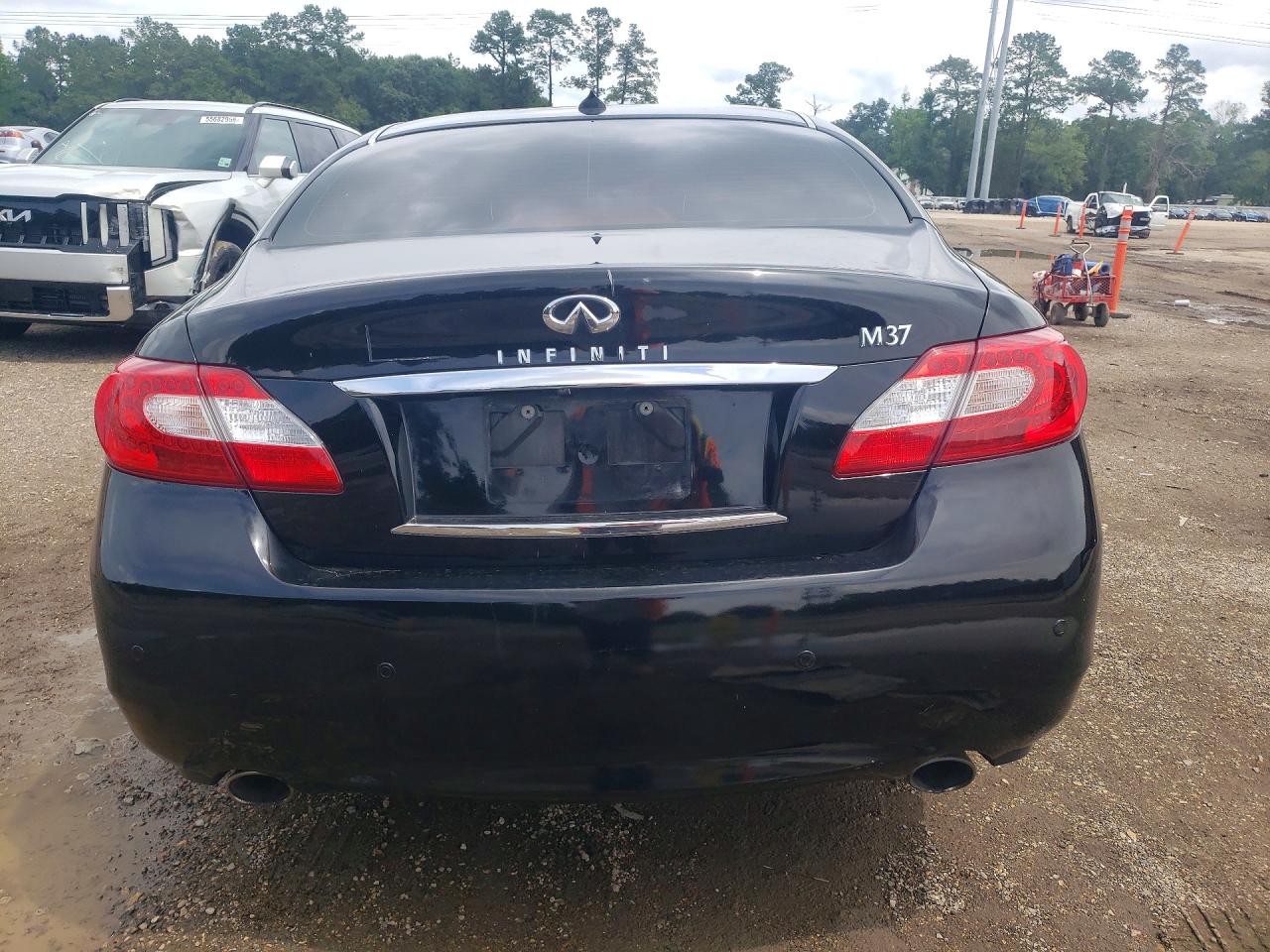 INFINITI M37 Base