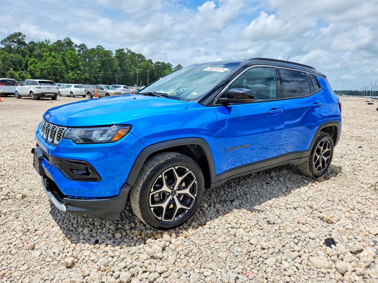 Salvage Jeep Compass Image