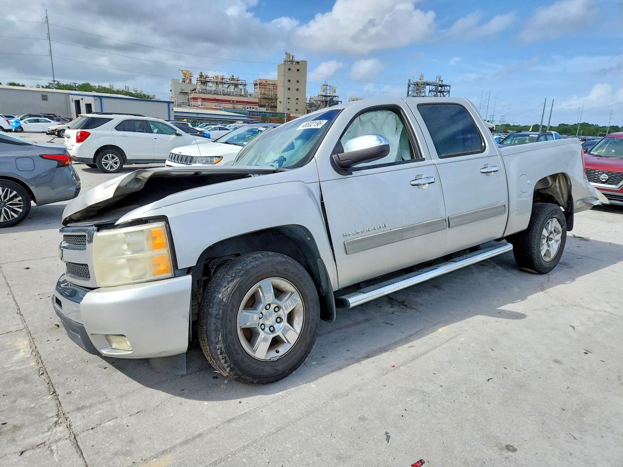 Salvage Chevrolet Silverado Image