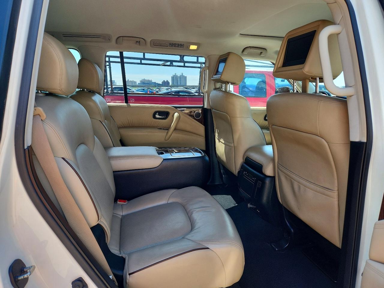 Nissan Armada Platinum