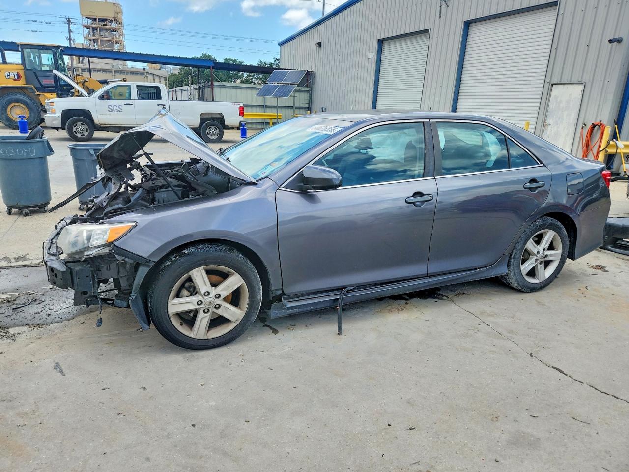 Salvage Toyota Camry Image