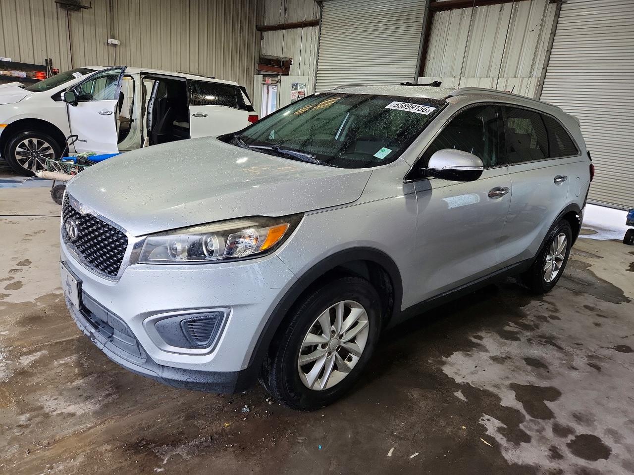 Salvage Kia Sorento Image