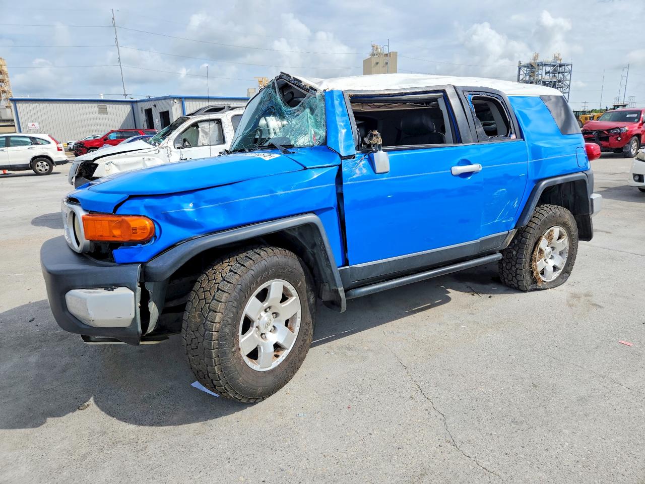 Salvage Toyota FJ Cruiser Image