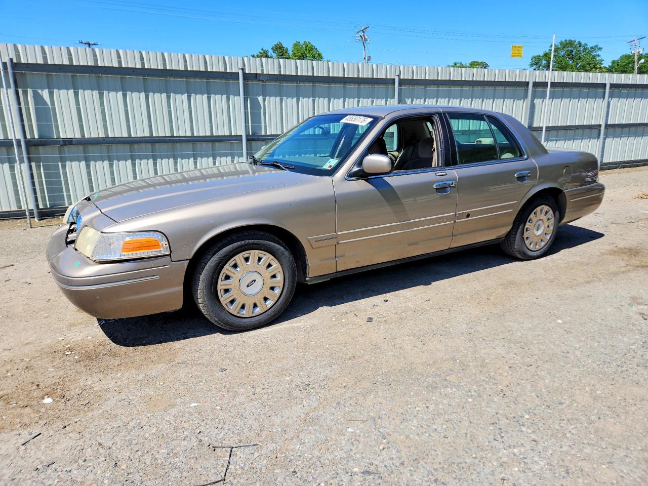 Salvage Ford Crown Vic Image