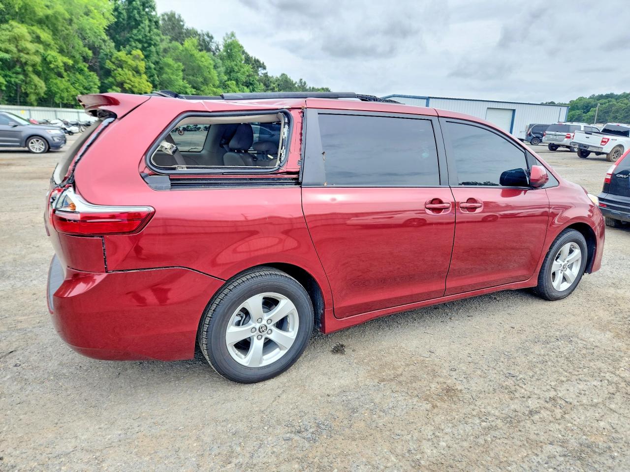 Toyota Sienna Le
