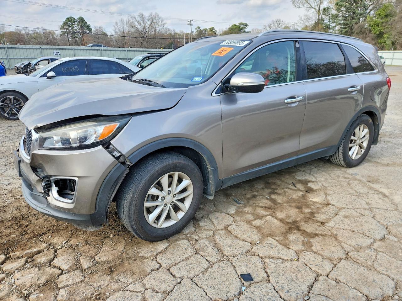 Salvage Kia Sorento Image