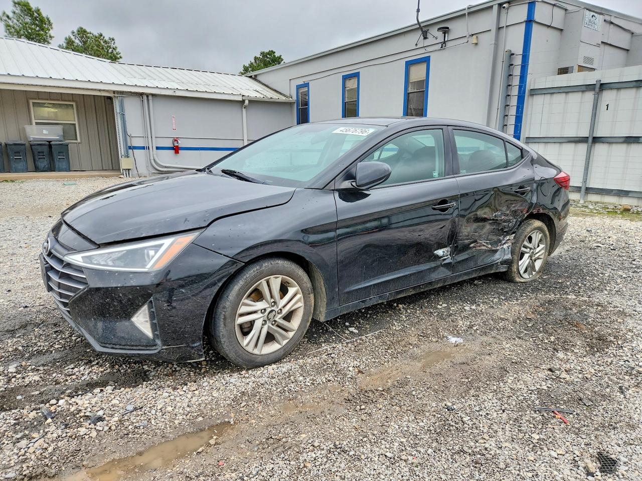 Salvage Hyundai ELANTRA Image