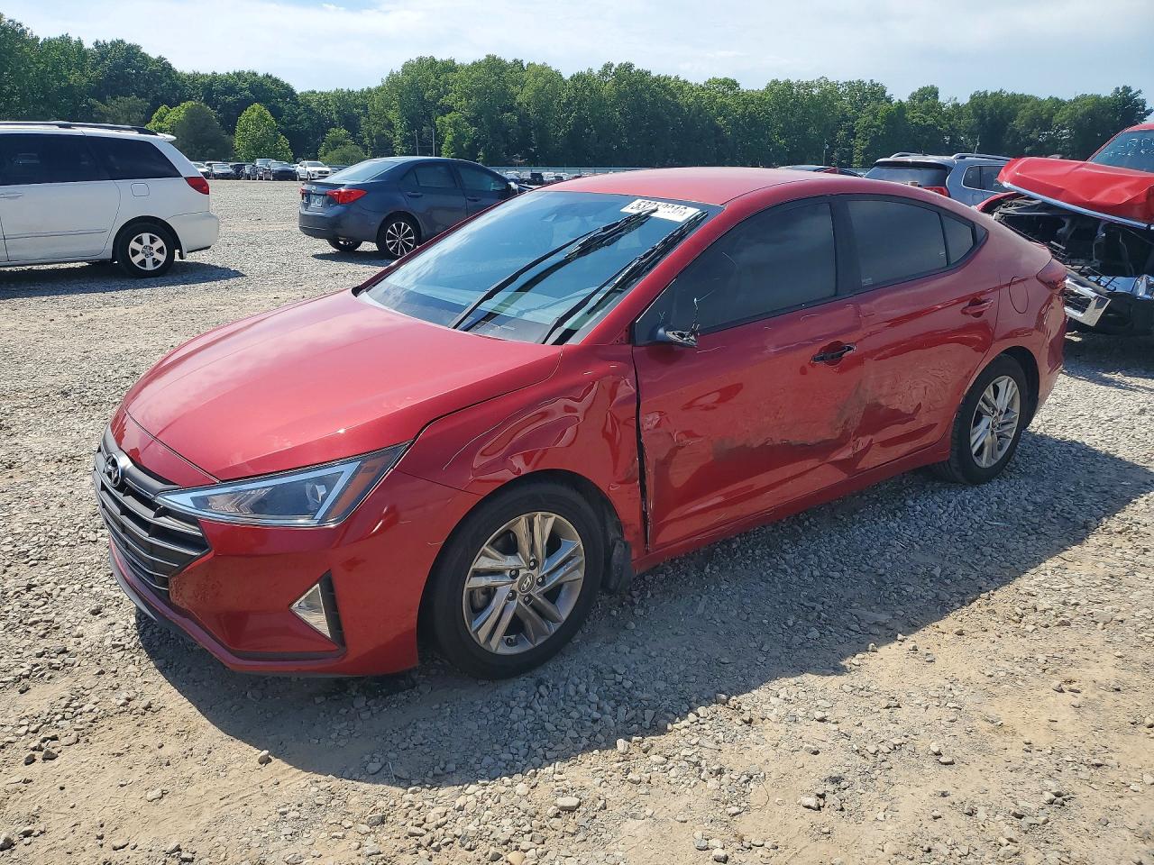 Salvage Hyundai ELANTRA Image