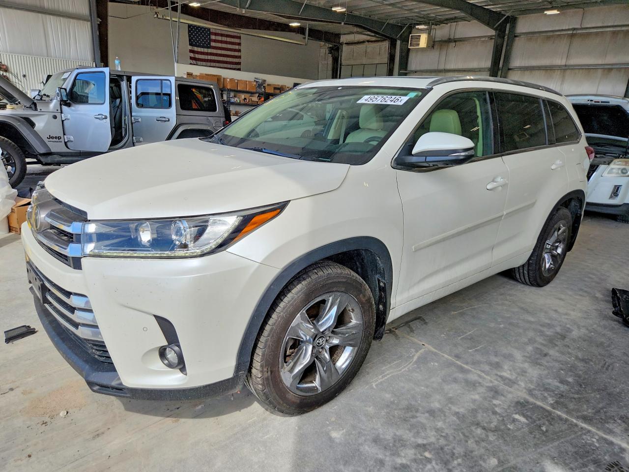 Salvage Toyota Highlander Image