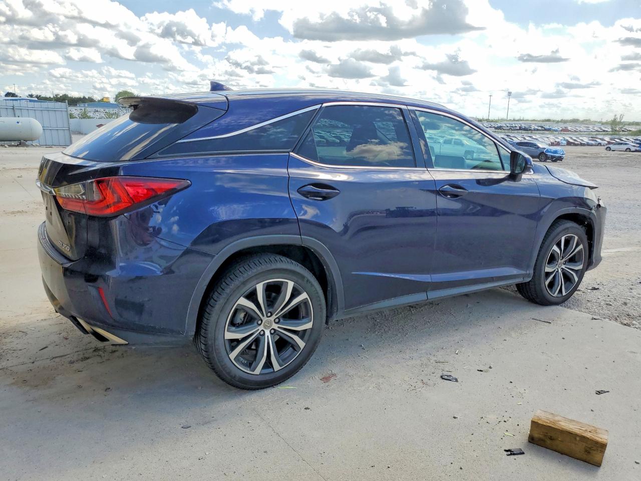 Lexus RX Base