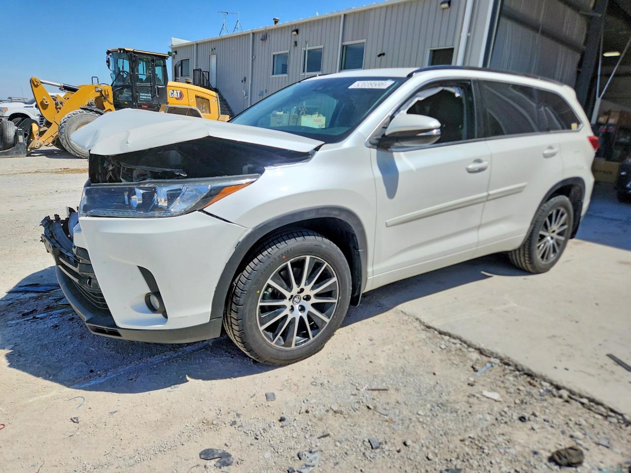 Salvage Toyota Highlander Image