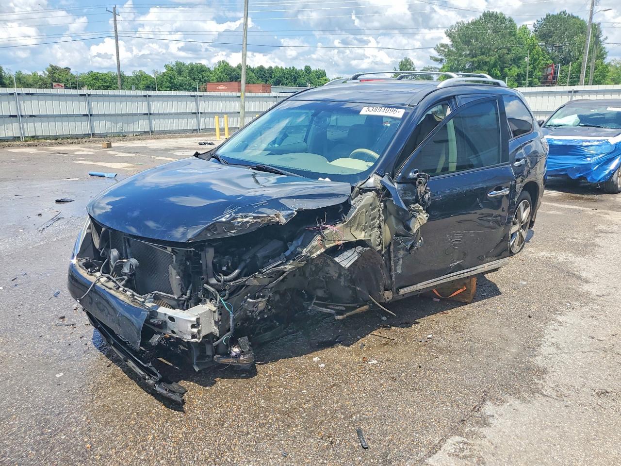 Salvage Nissan Pathfinder Image