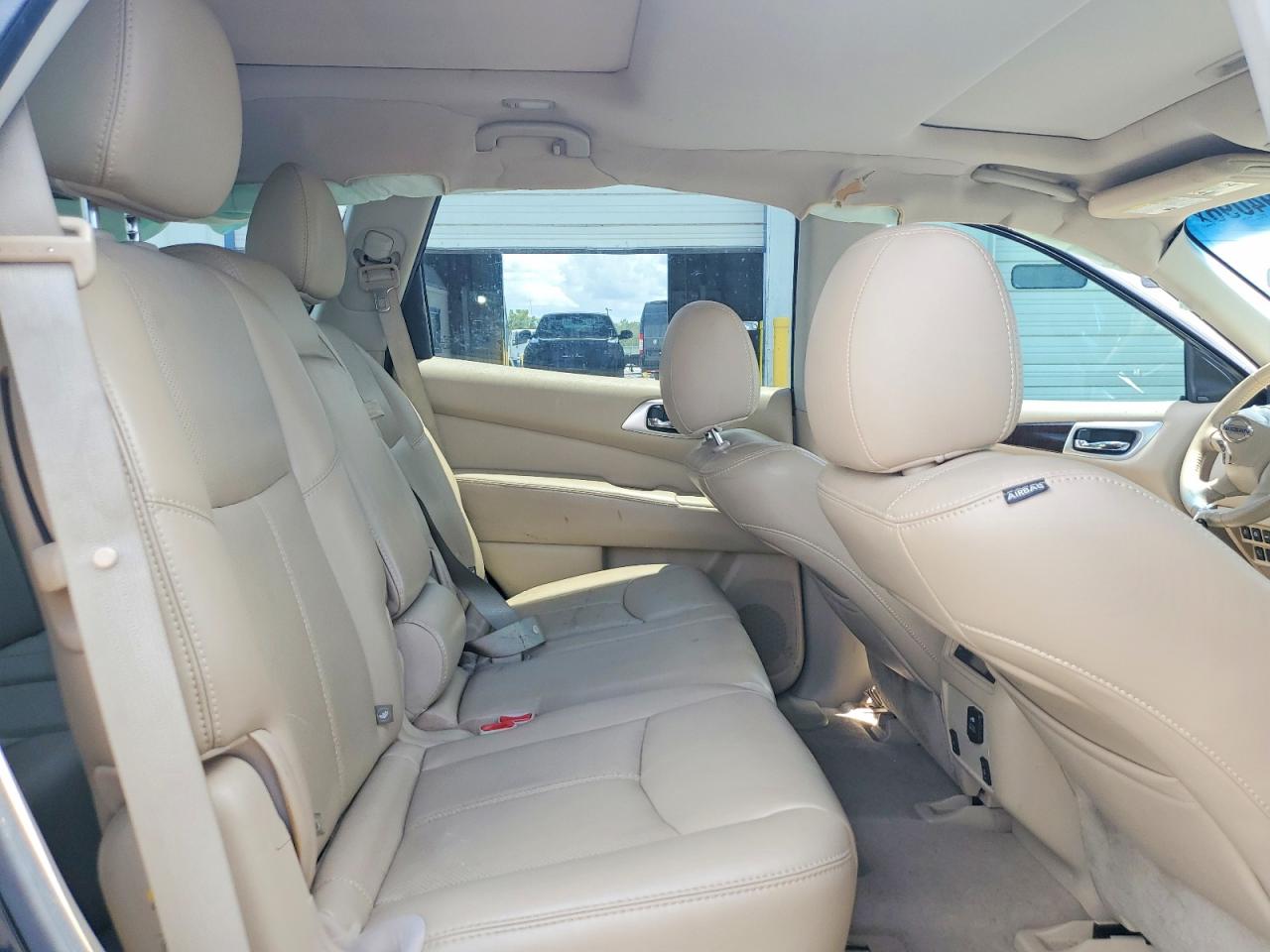 Nissan Pathfinder Platinum