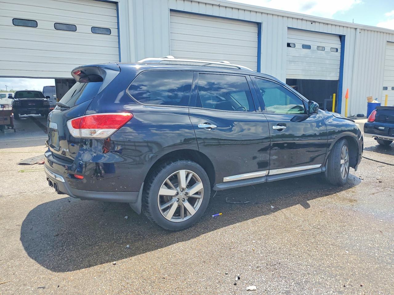 Nissan Pathfinder Platinum