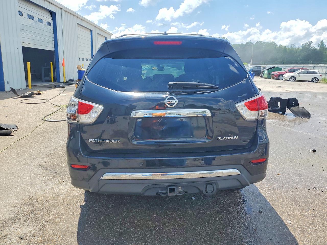 Nissan Pathfinder Platinum